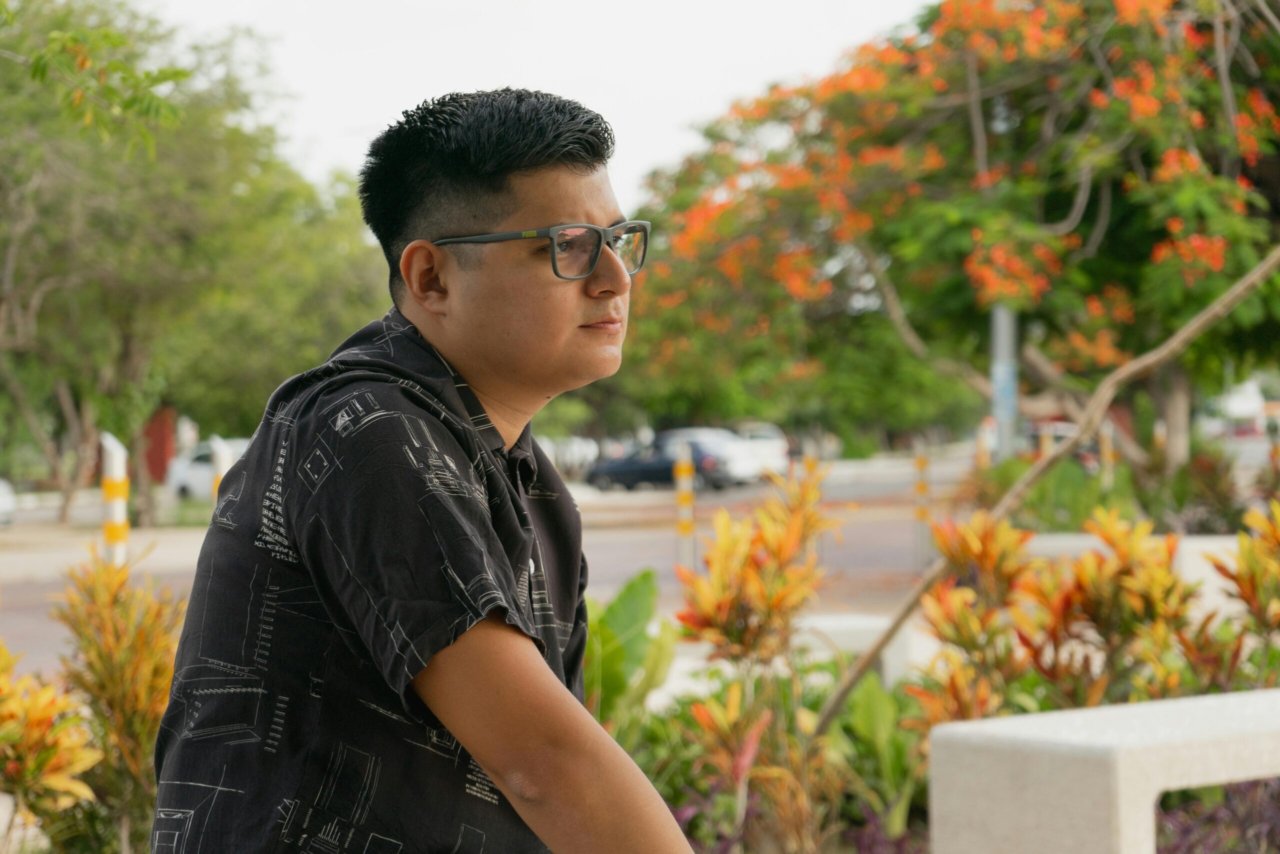 Free stock photo of camisa, hombre, lentes